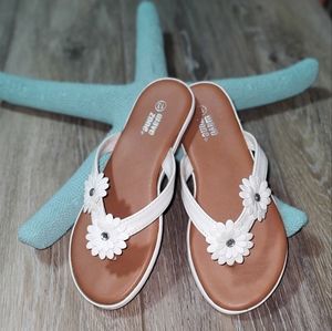🇺🇲Girls Wave Zone faux leather white strap between toe bling sandal Sz 13